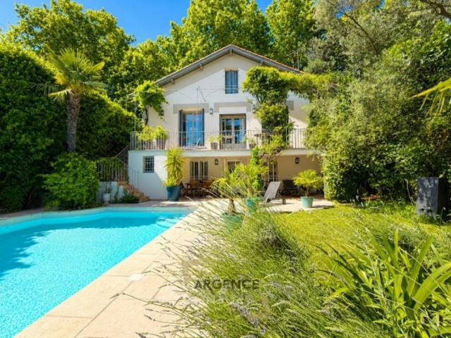 SUPERBE MAISON DE VILLE EN PLEIN COEUR DE BOUTONNET