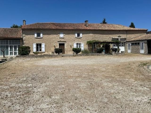 Superbe Maison De Caractère Avec Piscine Et Gite 400m² La Chapelle Pouilloux
