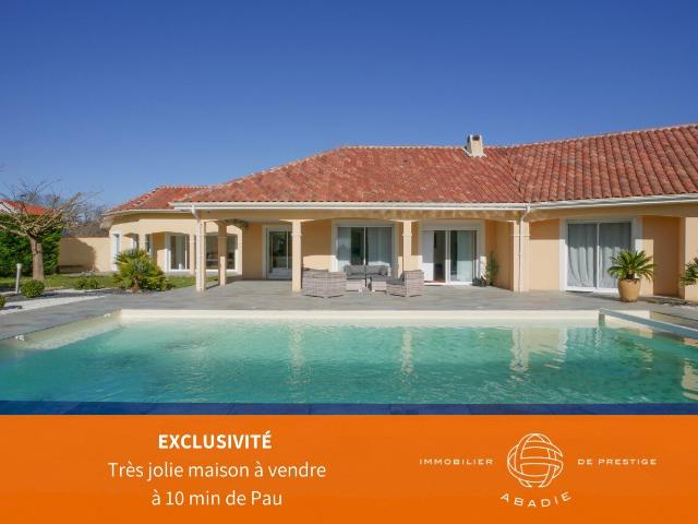 Superbe maison de luxe de plain pied avec piscine chauffée à 10