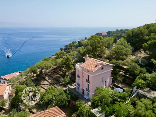Superbe maison de maître des années 30 avec vue panoramique sur la mer et le port de Cerbère