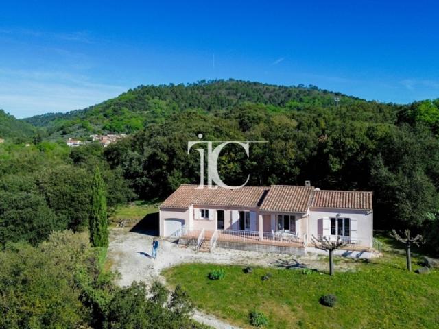Superbe maison de plain pied sur grand terrain arboré – Vue exceptionnelle