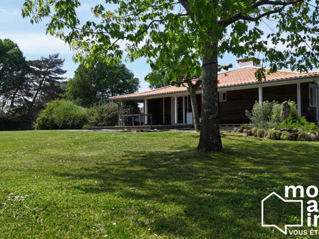 Superbe maison en bois sur grand terrain arboré