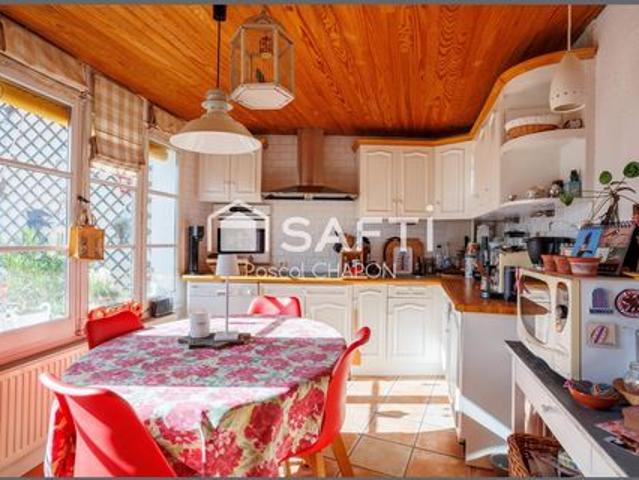 Superbe maison en pierre: centre bourg Etrelles 228 m² Habitation & Activité