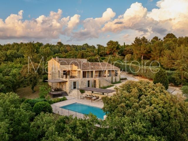 Superbe maison en pierre avec piscine et vues panoramiques