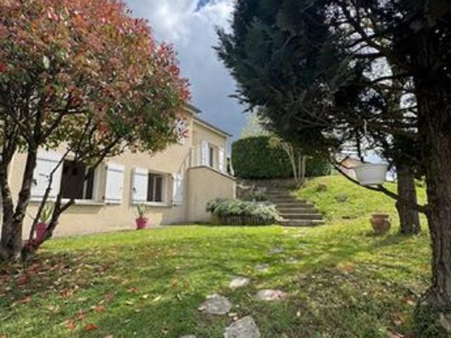 Superbe maison familiale 130 m² – Hauteurs d’Unieux – 319 000