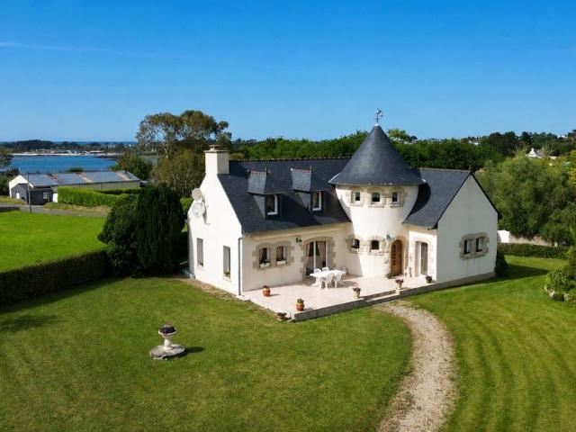 Superbe maison familiale située au calme et à 700 m de la plage de Keryvon