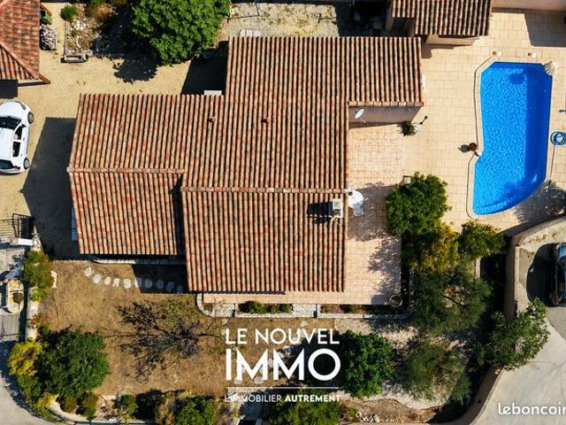 Superbe maison plain pied t5 piscine jardin stationnement
