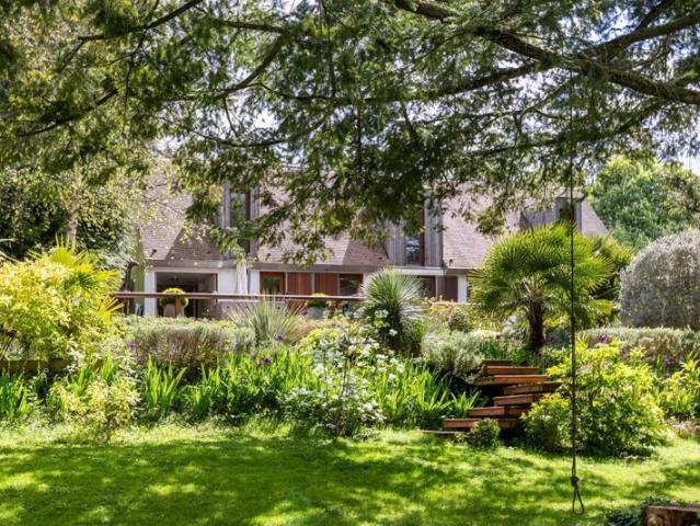 Superbe maison réalisée par l'Atelier Gauthier en 1993 et primée par l'US Academy of architecture en 1995