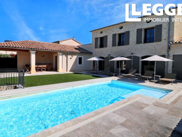 Superbe maison style mas de haut standing avec garage, terrasse, jardin privé et piscine, proche Uzes