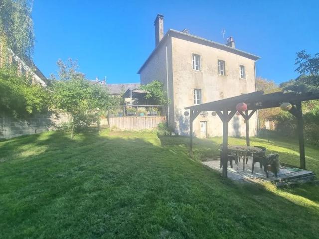Superbe manoir en pierre de 5 chambres à vendre à Bugeat, France
