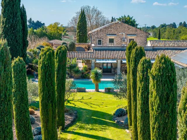 Propriété de Prestige aux Portes du Luberon – Mas Provençal. 460m² Robion