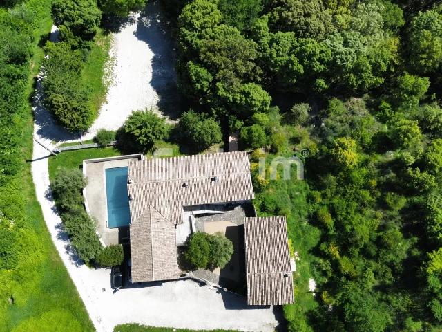 Superbe mas avec piscine dans environnement privilégié 290m² Grignan