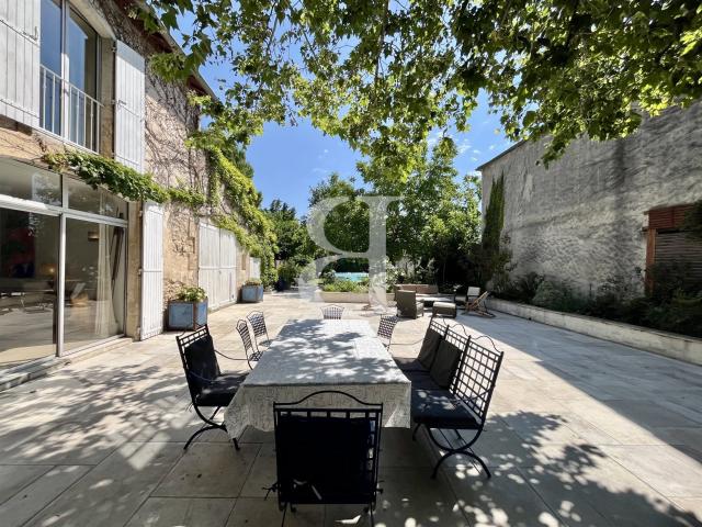 Superbe Mas de Ville avec piscine au coeur de Noves 209m² Noves