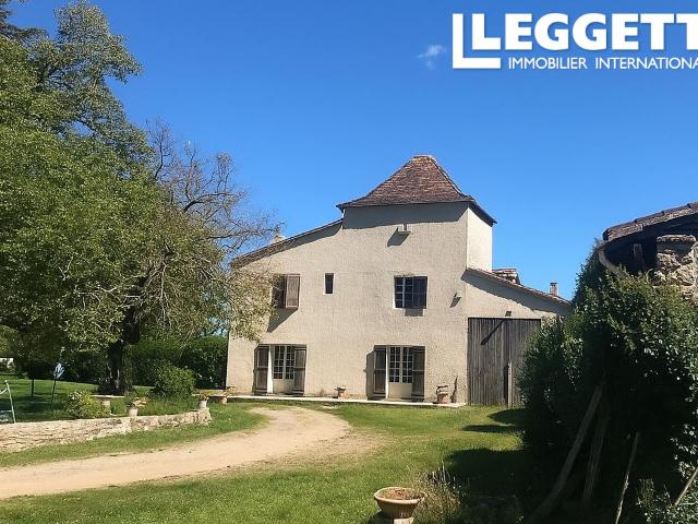 Superbe opportunité de rénovation – deux maisons, dépendances en pierre et plus de 5 hectares