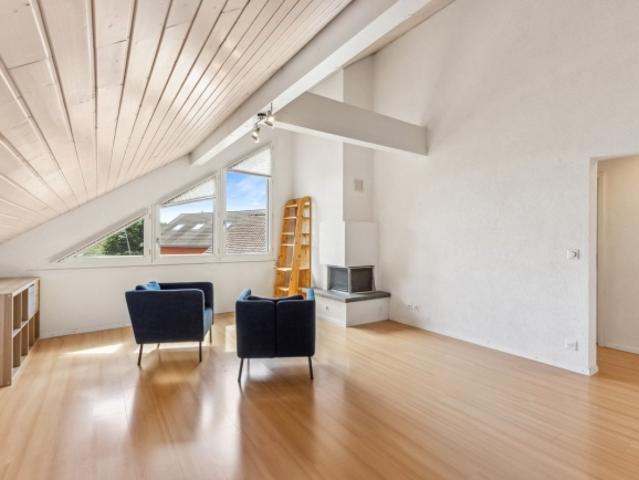 Superbe attique traversant de 110 m² à 15 minutes des portes de Lausanne