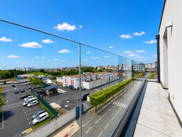 SUPERBE APPART RECENT DE 2P AVEC BALCON