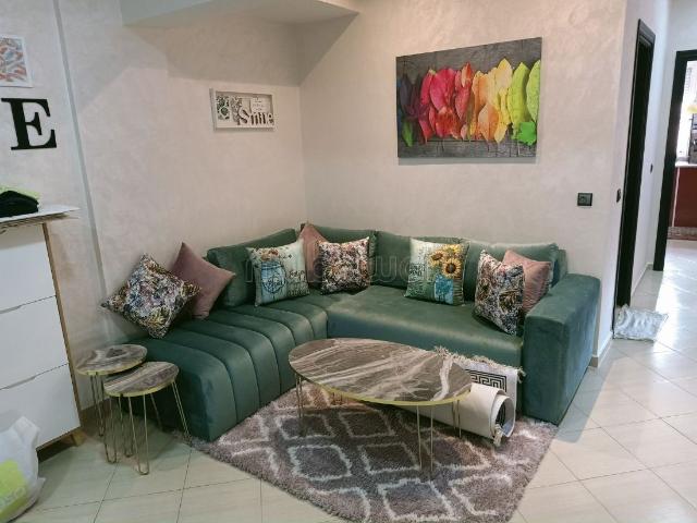 Superbe appartement meublé à vendre à Hay Alfadl. 3 grandes pièces. Salon typique marocain, résidence sécurisée