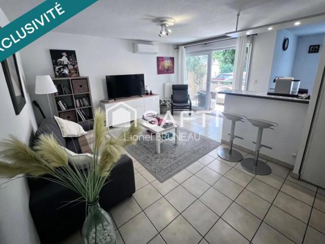 Superbe appartement au sein d'une résidence de standing sécurisée à toute proximité des commerces et du port de sanary tout en étant au calme