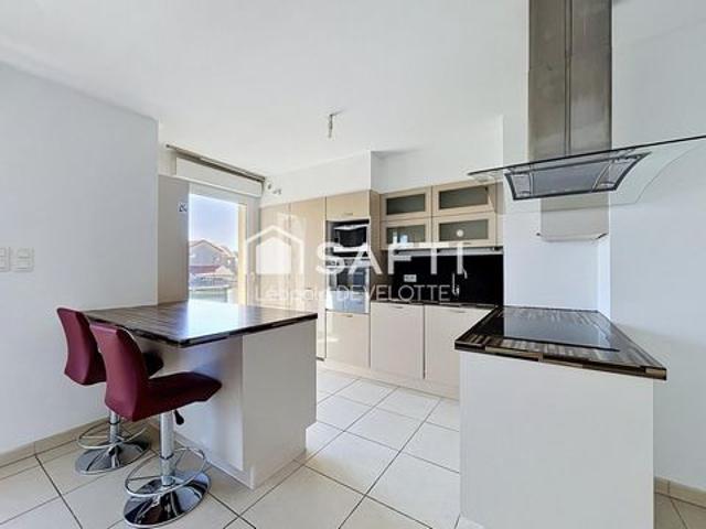 Superbe appartement avec balcon et stationnement en sous terrain