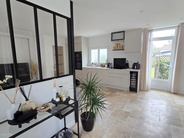 SUPERBE APPARTEMENT AVEC JARDIN PRIVATIF ET DEPENDANCE