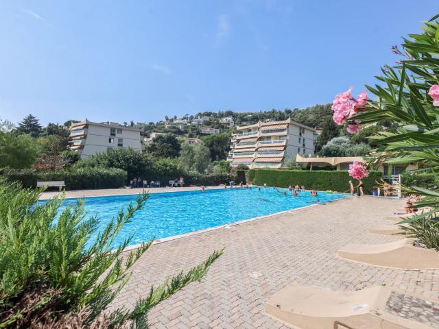 SUPERBE APPARTEMENT AVEC TERRASSE ET PISCINE