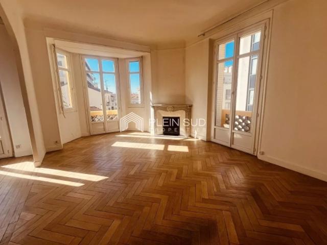 Superbe appartement à Cannes ! Art deco rénové !