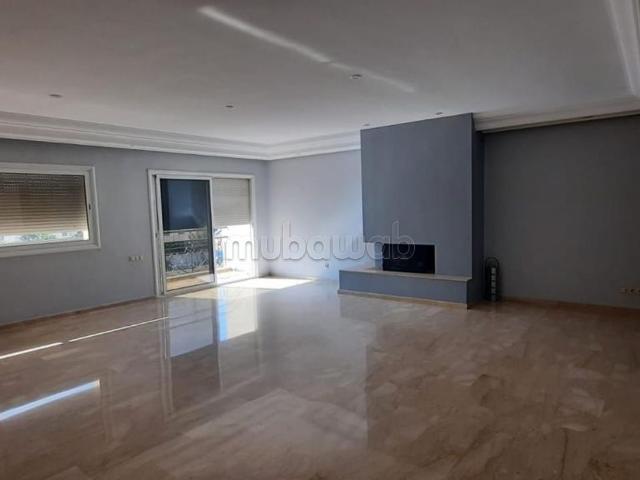 Superbe appartement à louer à Triangle d'Or. 4 chambres. Fenêtres avec double vitrage et porte blindée