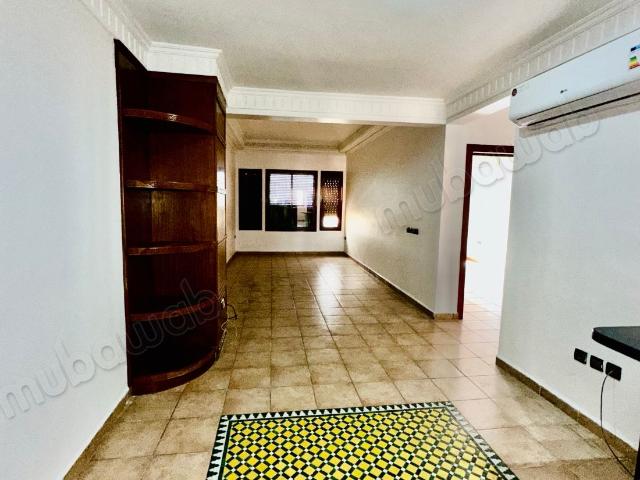Superbe appartement à louer à Victor Hugo. Superficie 115 m². Fenêtres double vitrage et chauffage central