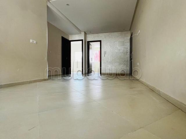 Superbe appartement à louer à Horria. Surface totale 71 m². Terrasse et ascenseur