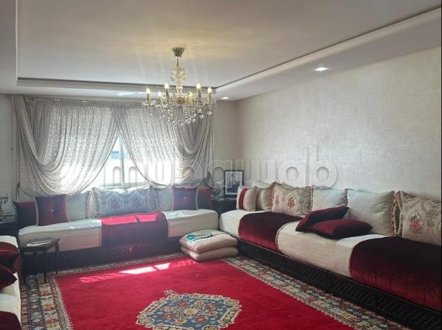 Superbe appartement à vendre à Agdal. 4 pièces confortables. Porte blindée, salon marocain