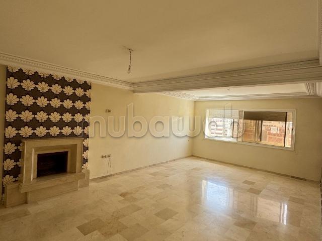 Superbe appartement à vendre à Hamria. Superficie 130 m². Cheminée et service de conciergerie