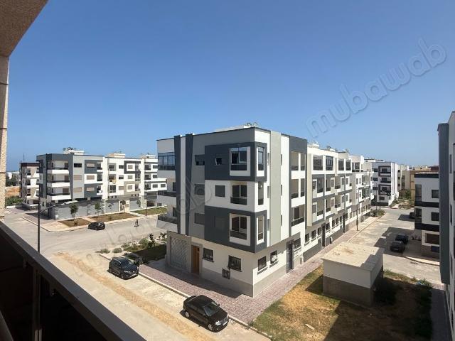 Superbe appartement à vendre à Sidi Rahal Plage. 3 superbes pièces. Porte solide et antenne parabolique