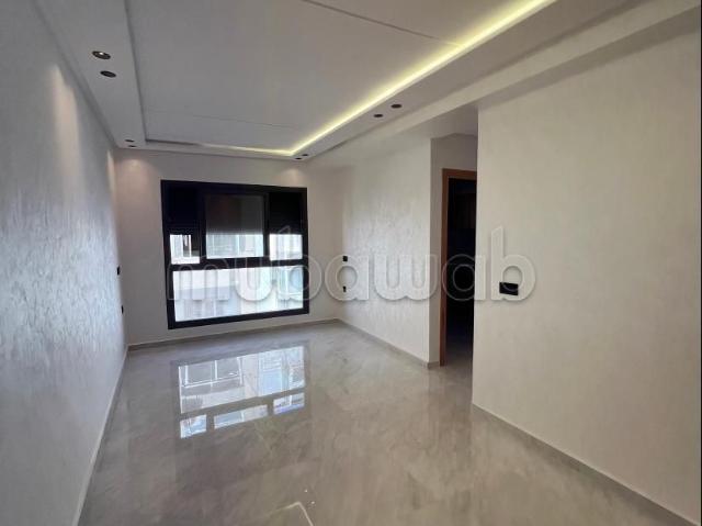 Superbe appartement à vendre en Centre. 4 pièces confortables. Porte blindée, sécurité
