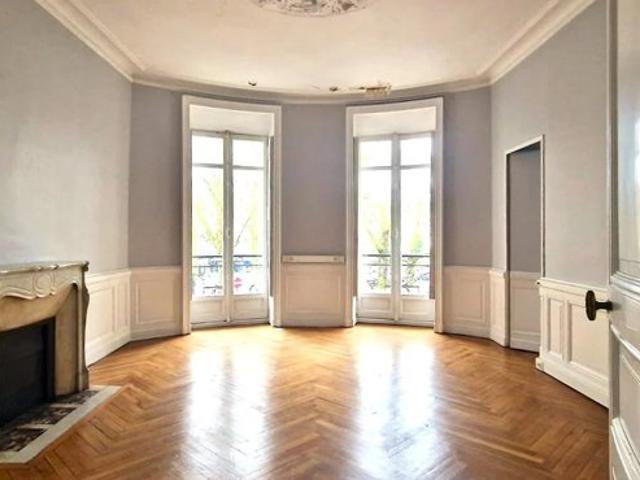 Superbe appartement ancien à rénover Quartier Préfecture