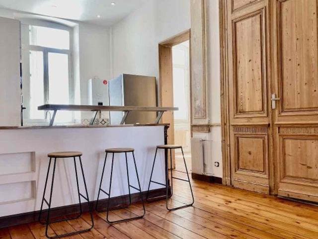 SUPERBE APPARTEMENT ASCENSEUR BORDEAUX SAINT MICHEL