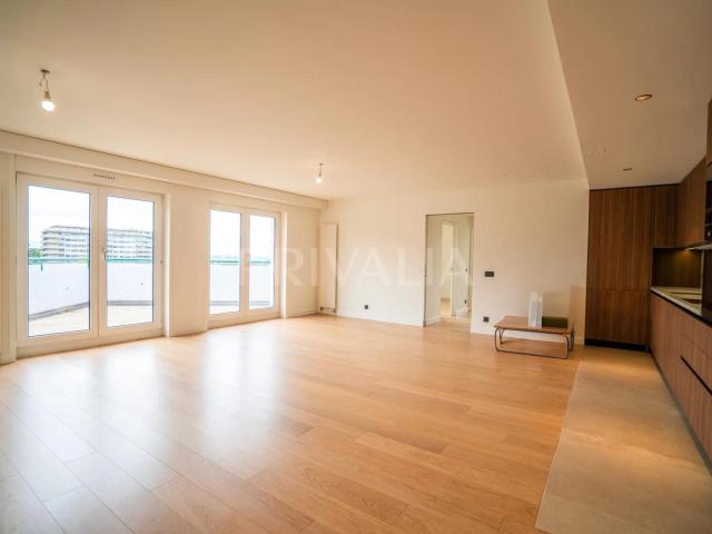 Superbe appartement contemporain avec deux terrasses et vue dégagée sur la ville