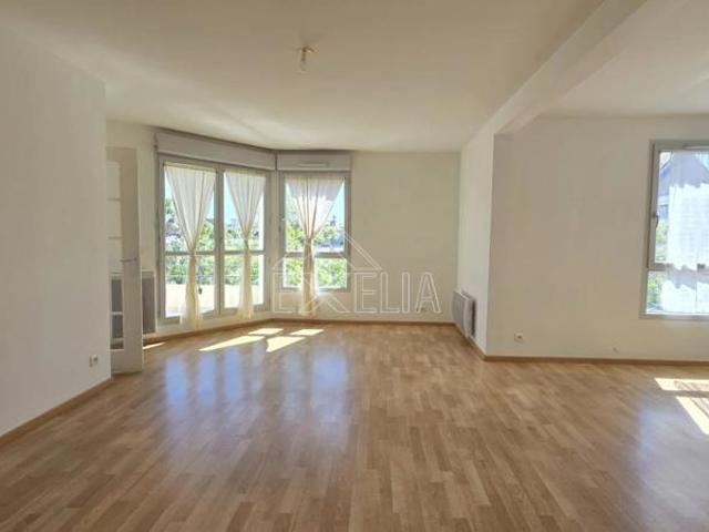 Superbe appartement de type 4 pièces dans résidence privée, sécurisé avec place de parking et balcon