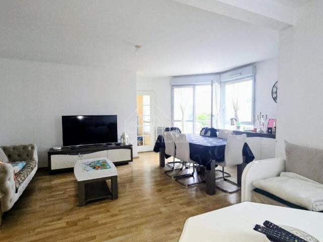 Superbe appartement de type 4 pièces dans résidence privée, sécurisé avec place de parking et balcon