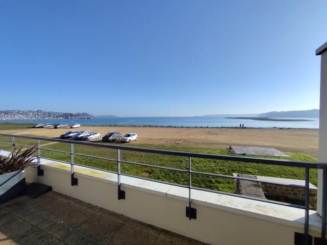 SUPERBE APPARTEMENT DE 4 PIECES VUE MER SITUE A PERROS GUIREC