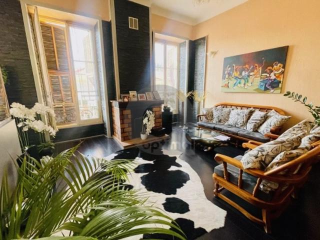 SUPERBE APPARTEMENT DE 5 PIECES centre ville