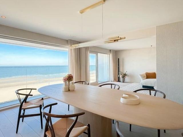 Superbe appartement double entièrement rénové 155m².