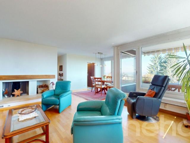Superbe appartement en terrasse avec magnifique vue à Evilard