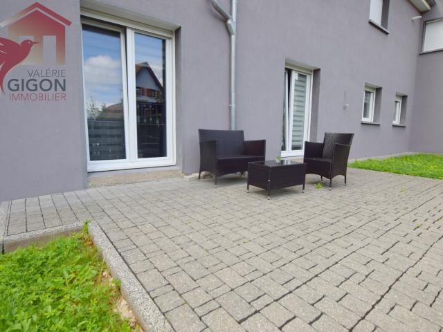 SUPERBE APPARTEMENT entièrement de plain pied donnant sur terrasses et jardin privatif