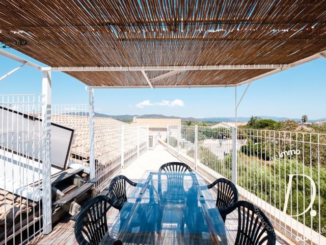 Superbe Appartement familial avec toit terrasse aux Salins d. 137m² Hyères