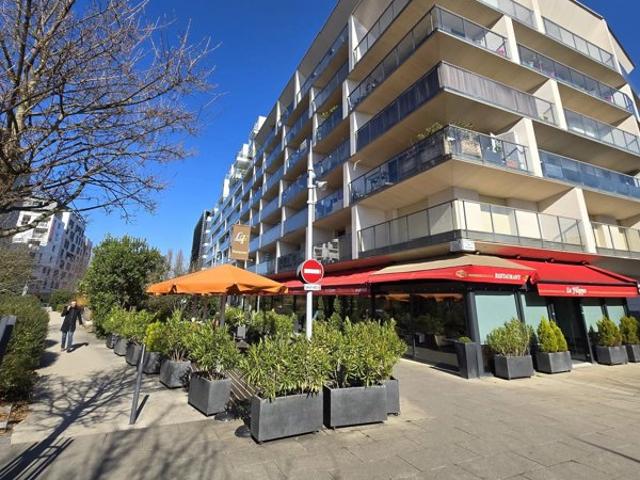 Superbe Appartement Familial en Dernier Étage avec Terrasse à Issy les Moulineaux