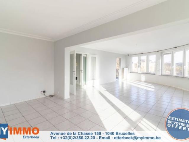 Superbe Appartement Lumineux de 2 Chambres à Strombeek Bever