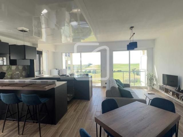 Superbe appartement refait a neuf, face a l'océan et a deux pas du golf.
