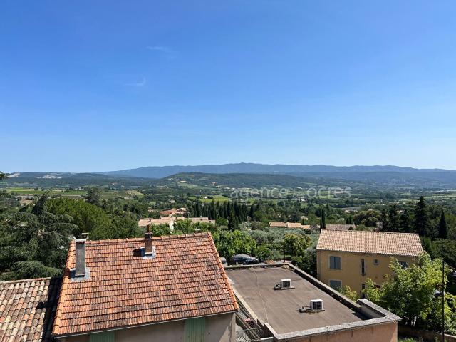 Superbe appartement rénové avec patio intérieur 101m² Saint Saturnin lès Apt
