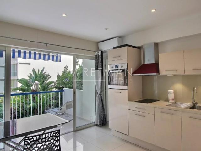 Superbe appartement rénové avec terrasse – Cannes Pointe Croisette