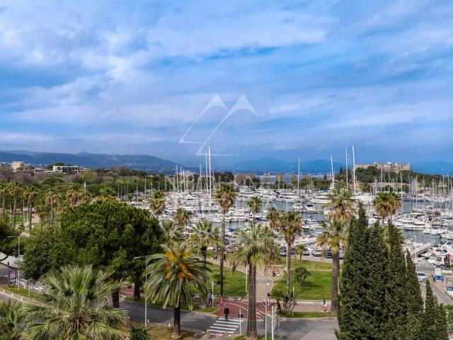 Superbe appartement rénové – Centre ville d’Antibes, secteur. 101m² Antibes